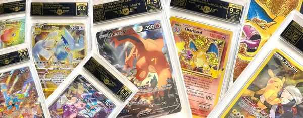Gegradete seltene Pokemon Karten mit Charizard und Pikachu